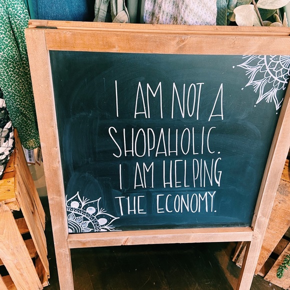 Meet your posher, Julia 💛 - Picture 11 of 16